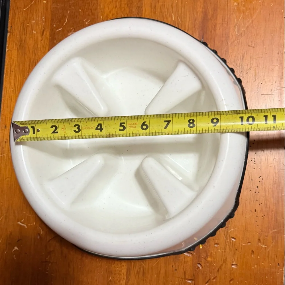 2 - 9” JW Pet Company SkidStop Slow Feed Dog Bowls.SKID RESISTANT ,Like New!